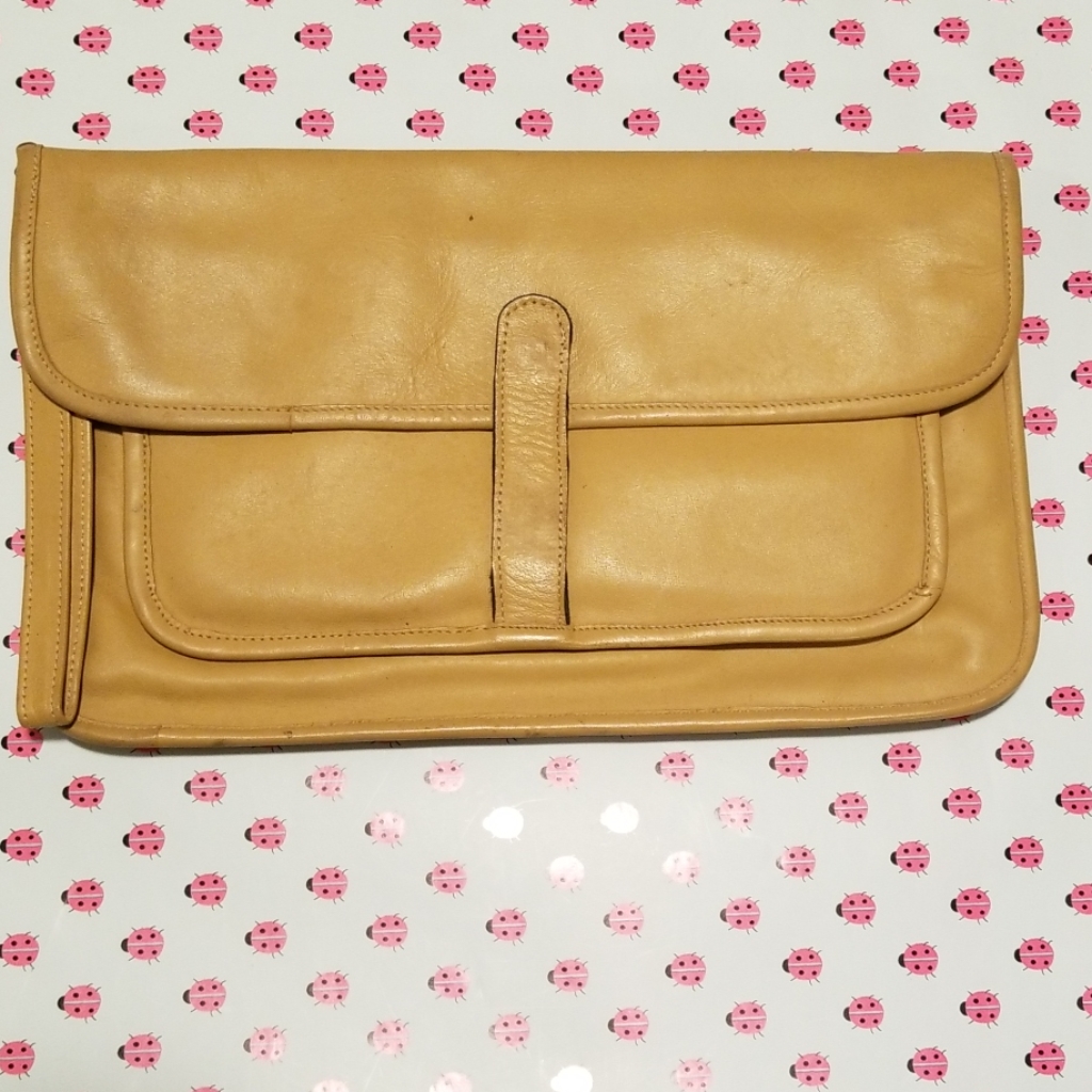 Tan Clutch, Euc